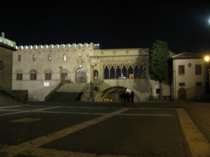 Duomo di Viterbo in notturna