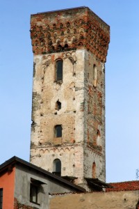 La massiccia torre difensiva