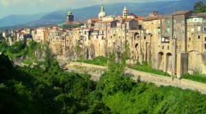 Panorama di S. Agata De’ Goti (BN) dal Ponte Vittorio Emanuele III