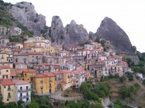 Castelmezzano - Panorama di Castelmezzano (PZ) e delle sue "guglie" facenti parte delle Piccole Dolomiti Lucane