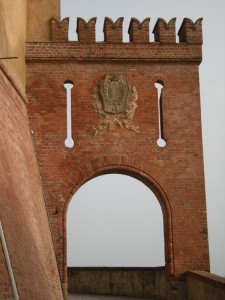 porta del castello di Barolo