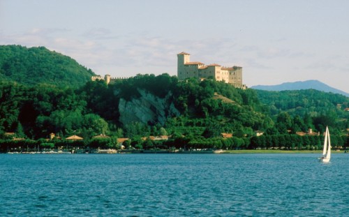 Angera - La Rocca Borromeo di Angera Angera - La Rocca Borromeo di Angera