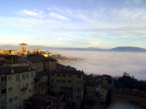Perugia con la nebbia