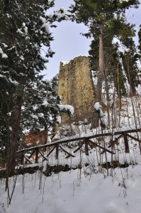 i resti del castello di corzano
