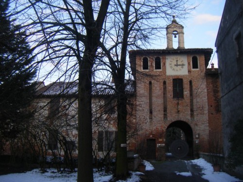 Scandolara Ripa d'Oglio - Castello Gazzo - la torre di ingresso
