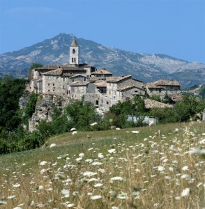 Castel Trosino in festa. AP