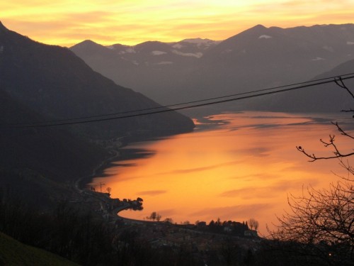 Pisogne - tramonto sul lago d'iseo