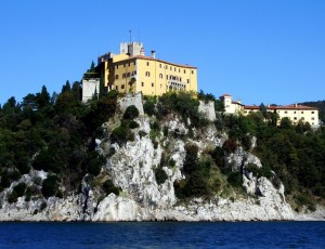 Castello di Duino visto dal mare
