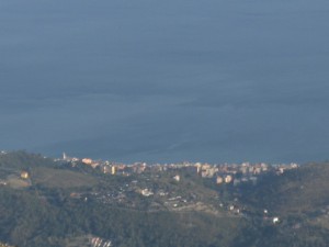 Cogoleto e il campanile sul mare