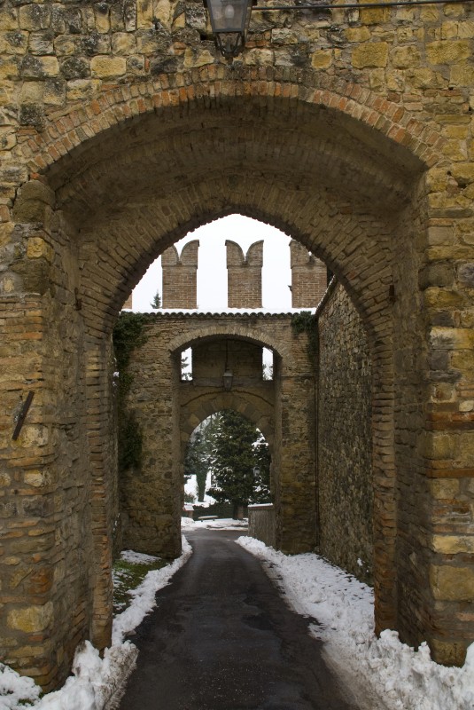 ''Porte a ripetizione!'' - Castello di Serravalle
