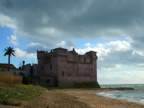 Santa Marinella - il "mio" Castello ha nubi e sole!