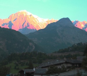 Courmayeur  alba sulle cime delMonte bianco