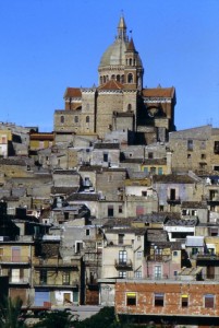 Favara (AG)-Maneggiare con cura-