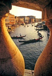 E in mezzo scorre il Canal Grande