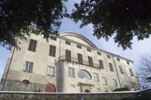 Il castello di Rocca Grimalda, facciata.