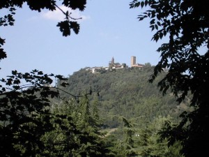 Un castello, il verde e l’azzurro