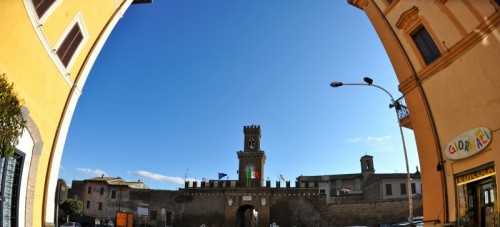 Castel Sant'Elia - i palazzi si inchinano di fronte alla storia