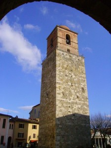 La Torre cisterna lato piazza