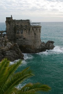 a Maiori la più grande e la più antica della costiera amalfitana: Torre Normanna.