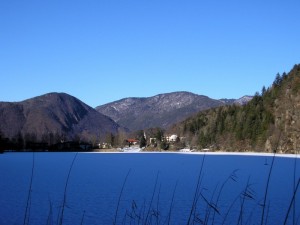 Il lago è ghiacciato
