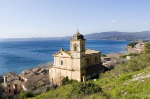 La chiesa ed il lago