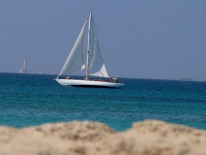 barca a vela sfondo isola S.Andrea