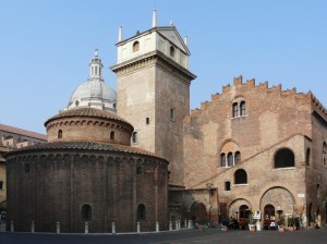 La Torre dell’Orologio (1473) e il Palazzo della Ragione (XIII-XV sec.)