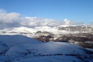 Panorama di Castel del Monte innevato