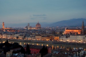 Firenze stanotte sei bella in un manto di stelle,che in cielo risplendono…