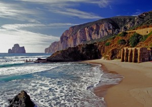 Spiaggia con ex impianto minerario