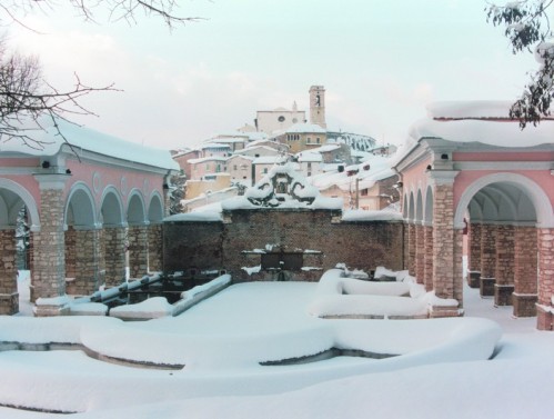Goriano Sicoli - Fontana monumentale dopo la nevicata Goriano Sicoli - Fontana monumentale dopo la nevicata
