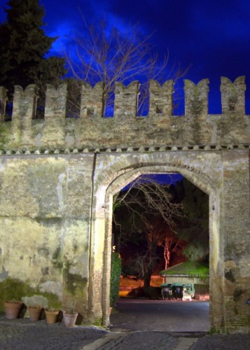 Cerveteri - DA DENTRO IL PICCOLO BORGO(SASSO)