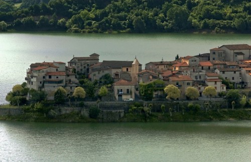 Colle di Tora - Un piroscafo nel lago Colle di Tora - Un piroscafo nel lago