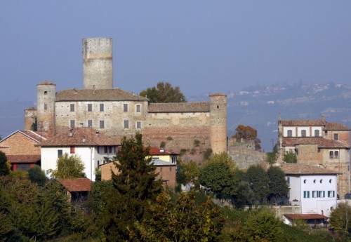 Castiglione Falletto - Il castello dei capperi......