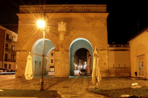 Reggio Emilia - La porta della Santa Croce