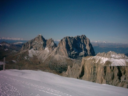 Canazei - Il Sassolungo e il Gruppo del Sella. Canazei - Il Sassolungo e il Gruppo del Sella.