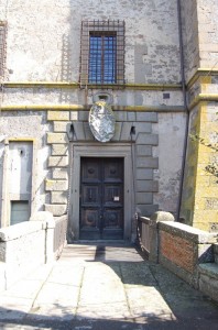 Castello Ruspoli, porta d’ entrata con ponte elevatoio.