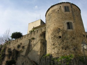 Torrino e parte della fortificazione più antica del castello