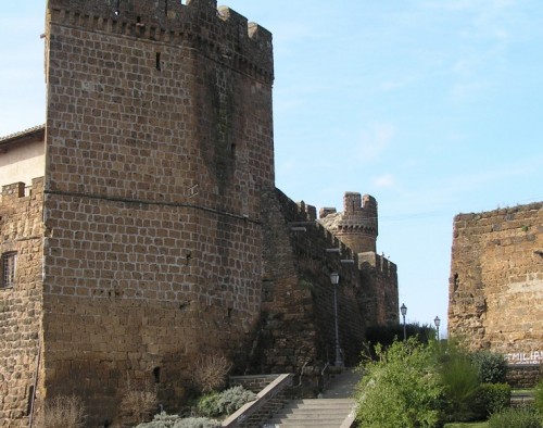 Cerveteri - torrione e accesso al castellomuseo Cerveteri - torrione e accesso al castellomuseo
