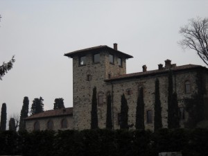 Castello di Casiglio,veduta laterale
