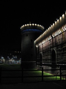 La torre del Castello e le luci blu