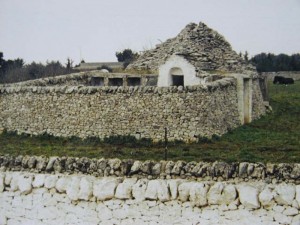 Trullo e recinto fortificato a Martina franca