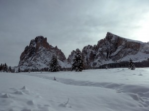 Il Sasso Lungo ed il Sasso Piatto salendo allo Sciliar