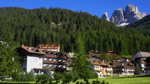 Campitello di Fassa - Cielo blu cobalto Campitello di Fassa - Cielo blu cobalto