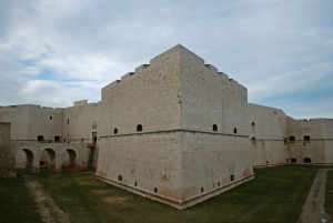 nella lunetta del castello di Barletta c’è l’aquila imperiale