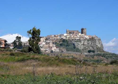 Motta Sant'Anastasia - Motta guarda l'Etna Motta Sant'Anastasia - Motta guarda l'Etna