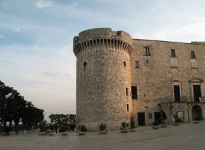 Al centro del paese, quasi coccolato