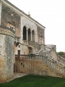 Oltre ad essere bellissimo, ha una sua splendida articolazione