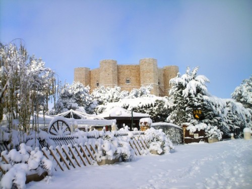 Andria - Candida neve sul Castel del Monte