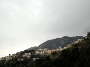 Una giornata grigia su Scala